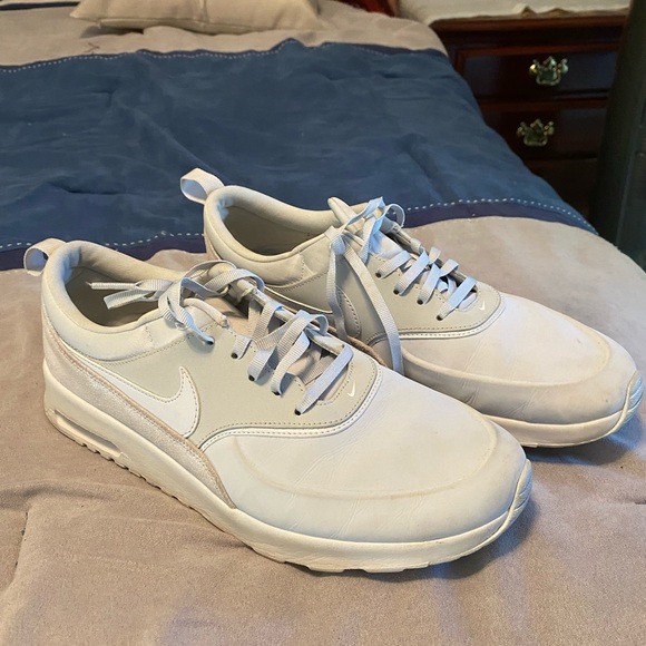 Nike sneaks!! - Picture 4 of 5